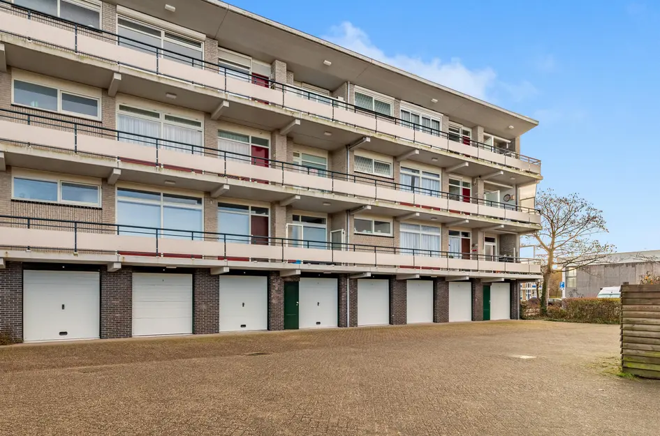 Admiraal de Ruyterlaan 30