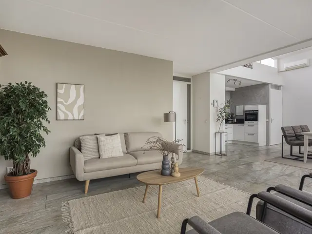 Raadhuisstraat 143, HEEMSKERK