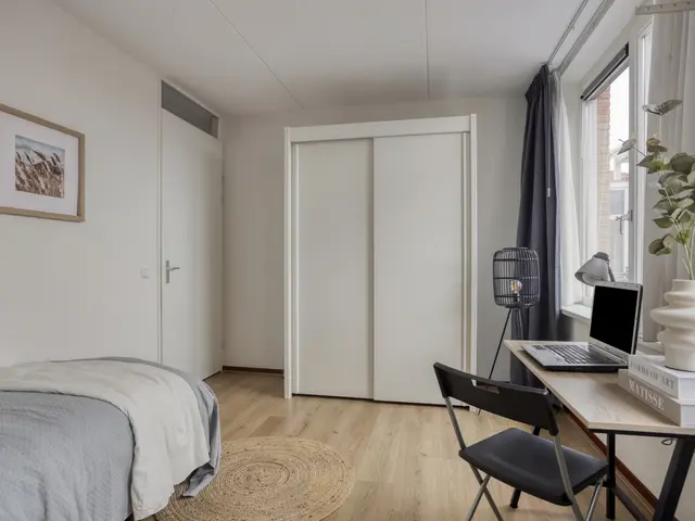 Raadhuisstraat 143, HEEMSKERK