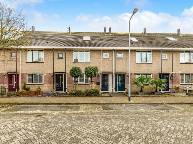 De Vrede 72, UITGEEST