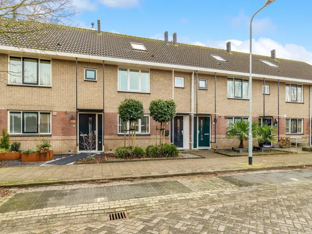 De Vrede 72, UITGEEST