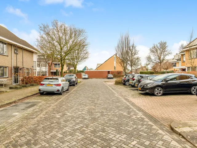 De Vrede 72, UITGEEST