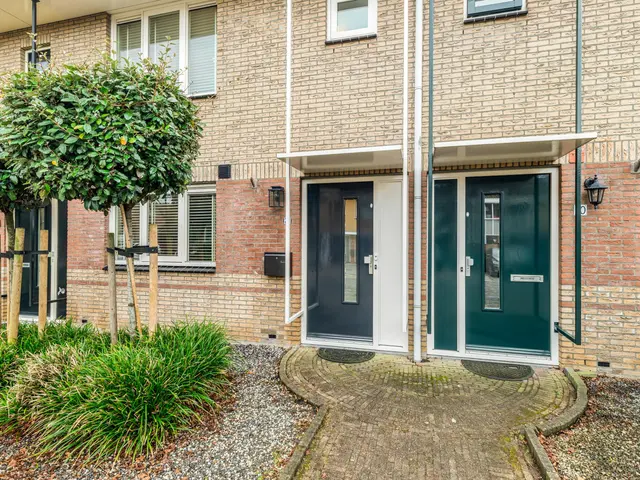 De Vrede 72, UITGEEST