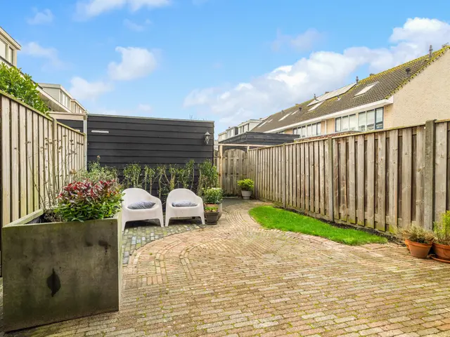 De Vrede 72, UITGEEST