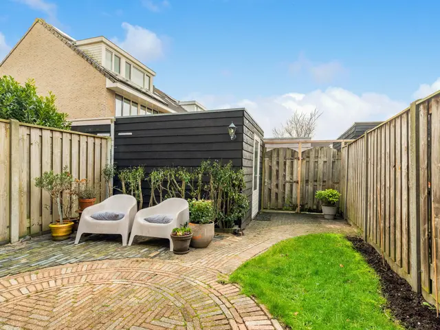 De Vrede 72, UITGEEST