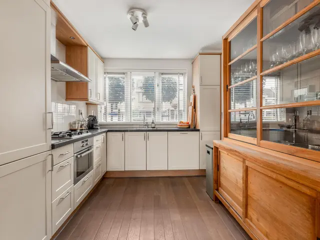 De Vrede 72, UITGEEST