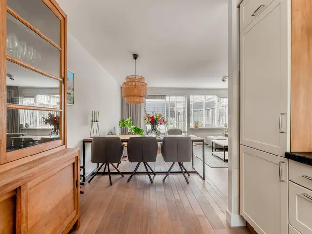 De Vrede 72, UITGEEST