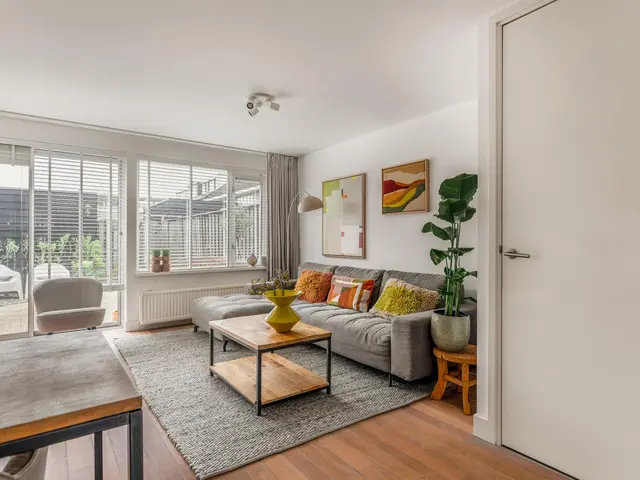 De Vrede 72, UITGEEST