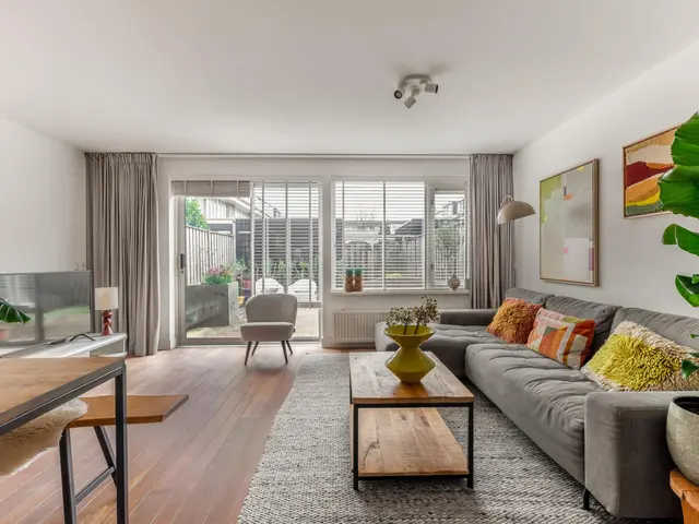 De Vrede 72, UITGEEST