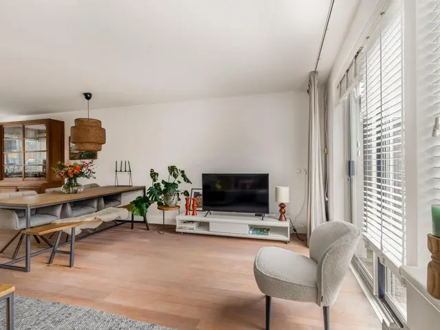 De Vrede 72, UITGEEST