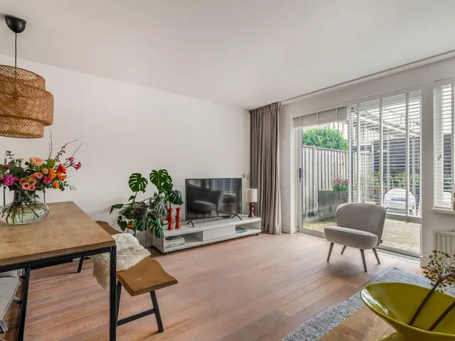 De Vrede 72, UITGEEST