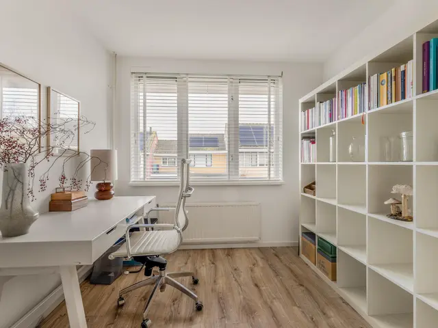 De Vrede 72, UITGEEST