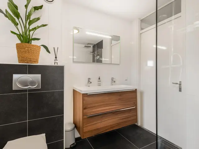 De Vrede 72, UITGEEST