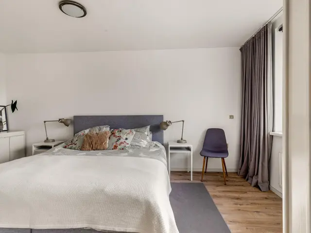 De Vrede 72, UITGEEST