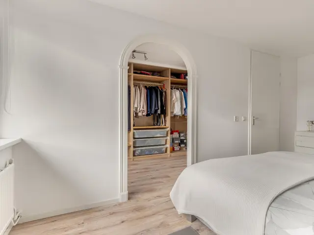 De Vrede 72, UITGEEST