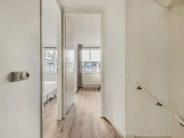 De Vrede 72, UITGEEST