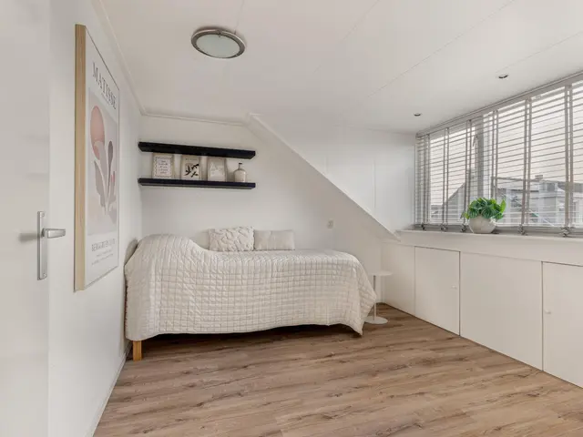 De Vrede 72, UITGEEST