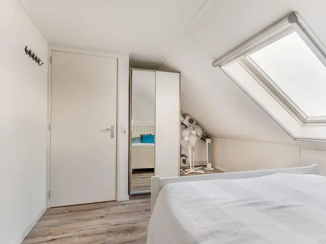 De Vrede 72, UITGEEST