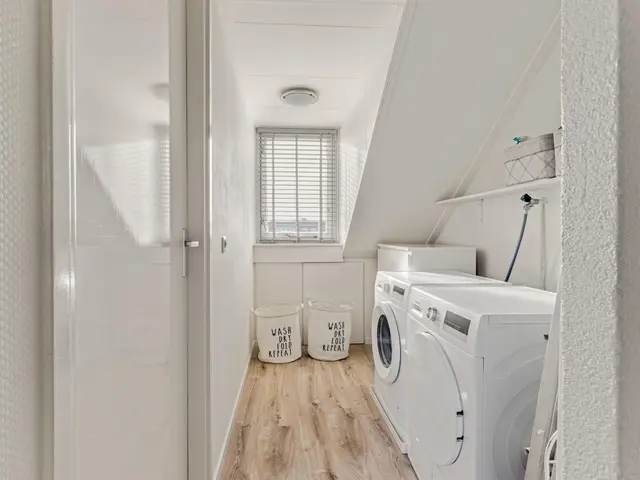 De Vrede 72, UITGEEST