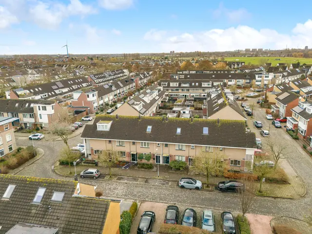 De Vrede 72, UITGEEST