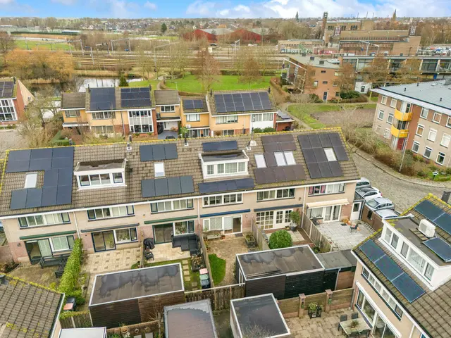 De Vrede 72, UITGEEST