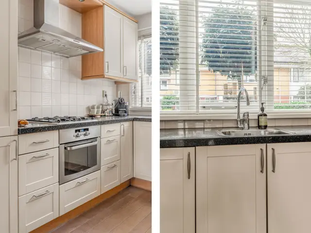 De Vrede 72, UITGEEST