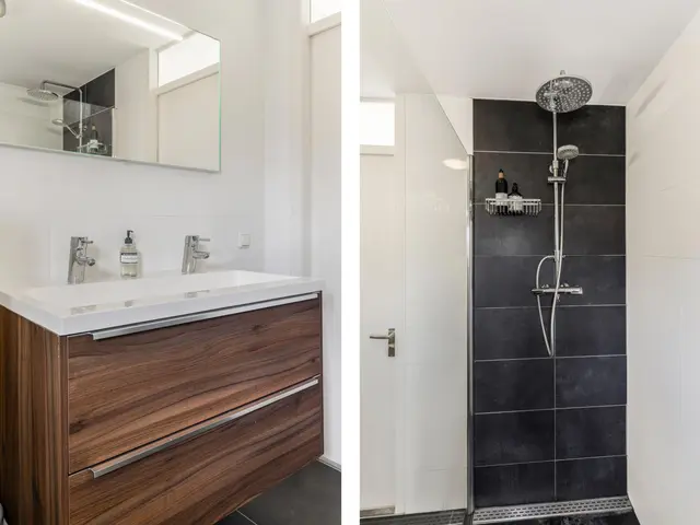 De Vrede 72, UITGEEST