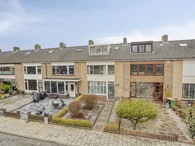 Lessestraat 55, HEEMSKERK