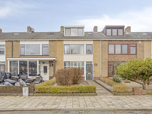 Lessestraat 55, HEEMSKERK