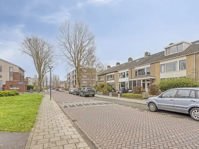 Lessestraat 55, HEEMSKERK