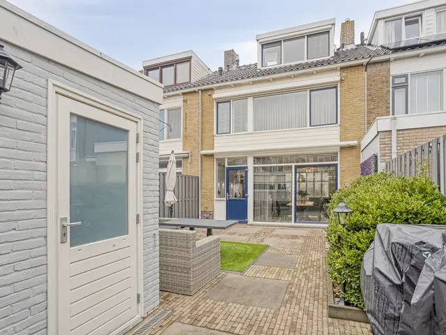 Lessestraat 55, HEEMSKERK