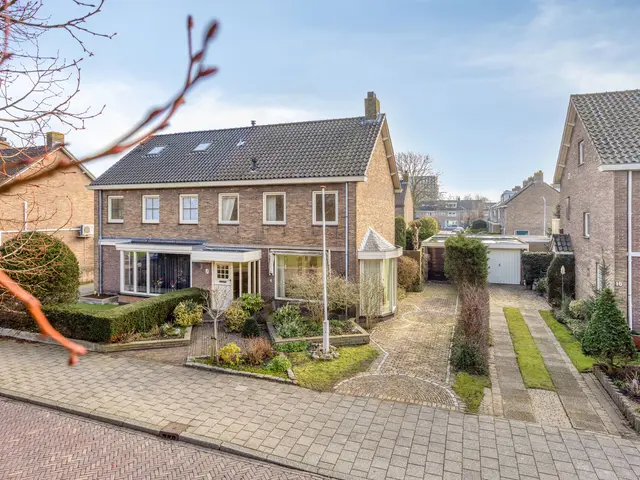 Vrijburglaan 12, HEEMSKERK