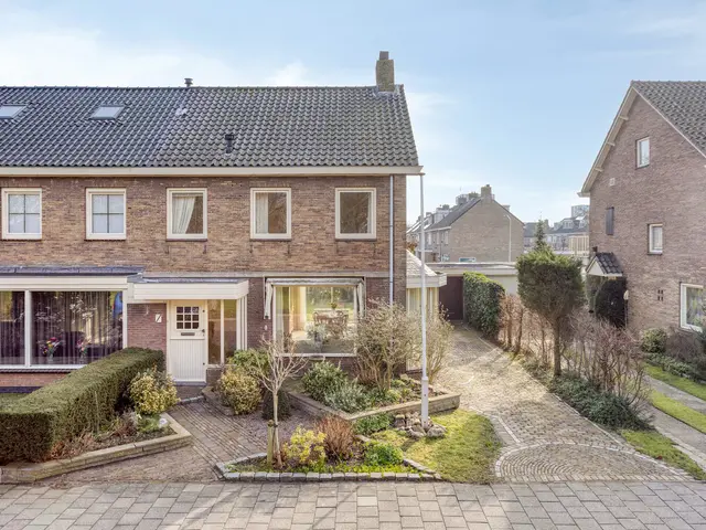 Vrijburglaan 12, HEEMSKERK