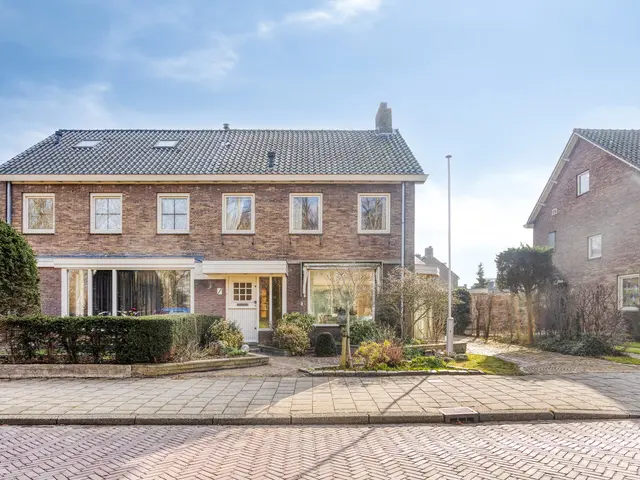 Vrijburglaan 12, HEEMSKERK