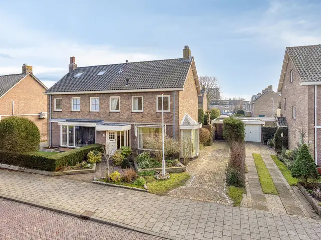 Vrijburglaan 12, HEEMSKERK