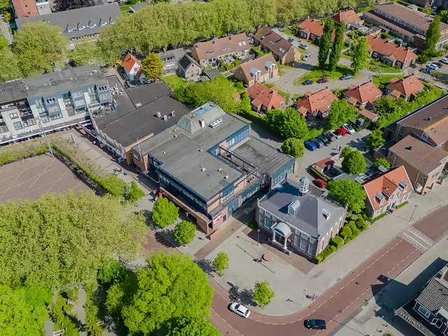 Burgemeester Nielenplein 6, Heemskerk