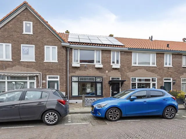 Deken Waarestraat 56, BEVERWIJK