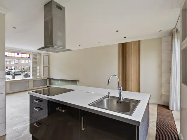 Deken Waarestraat 56, BEVERWIJK