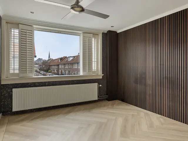 Deken Waarestraat 56, BEVERWIJK