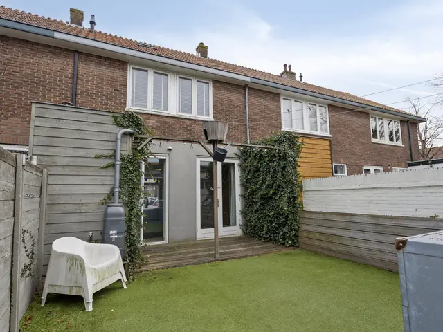 Deken Waarestraat 56, BEVERWIJK