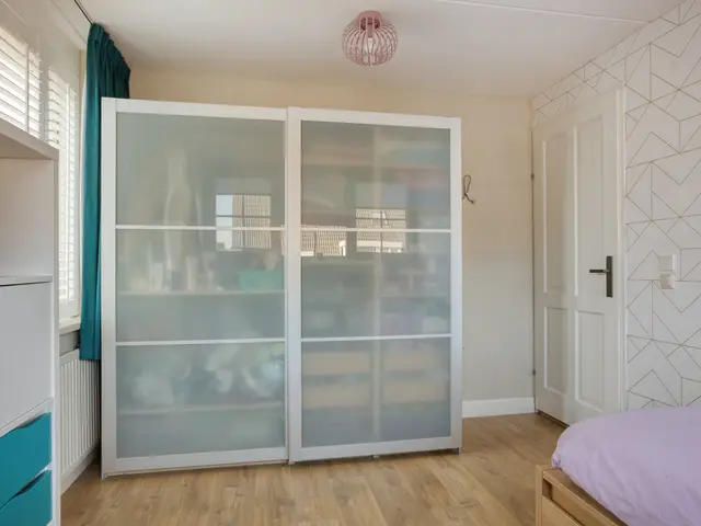 De Sluiswachter 21, UITGEEST