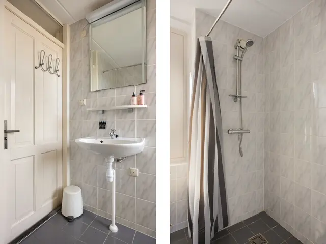 De Sluiswachter 21, UITGEEST