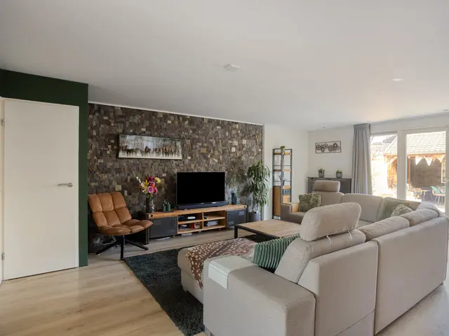 De Sluiswachter 21, UITGEEST