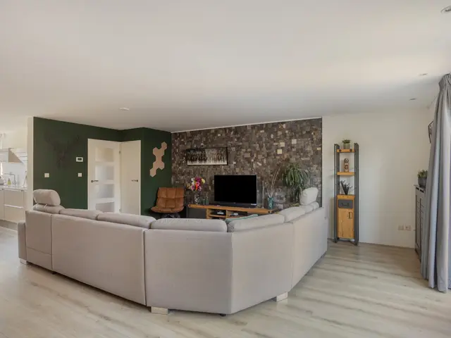 De Sluiswachter 21, UITGEEST