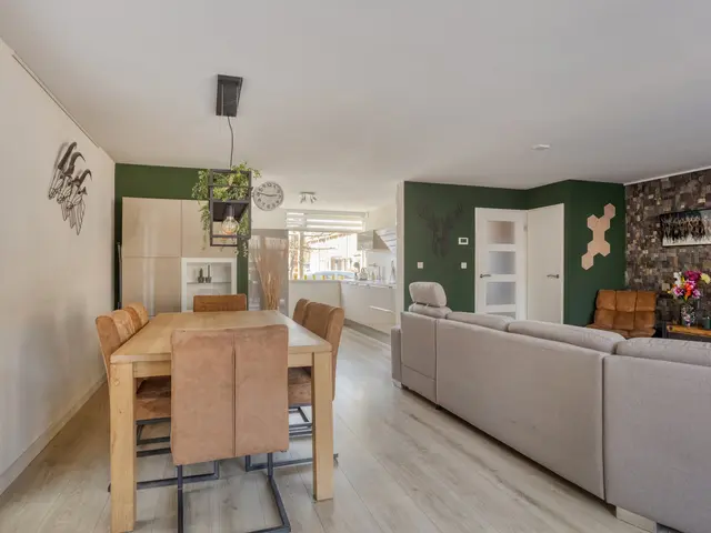 De Sluiswachter 21, UITGEEST