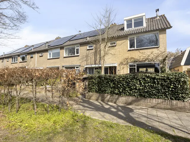 Blankertlaan 11, UITGEEST