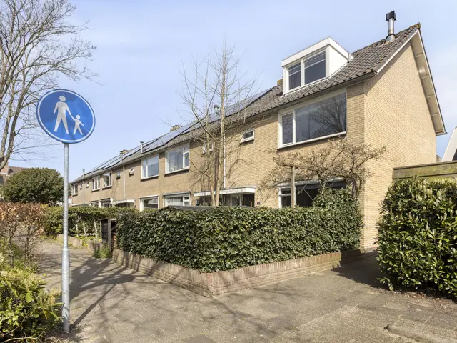 Blankertlaan 11, UITGEEST