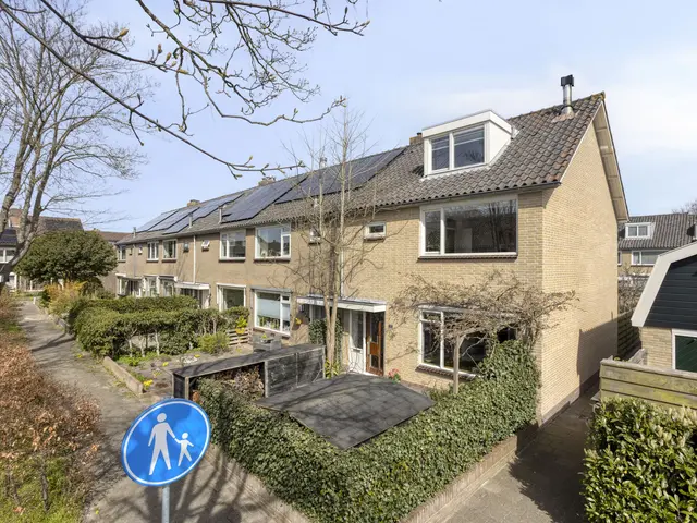 Blankertlaan 11, UITGEEST