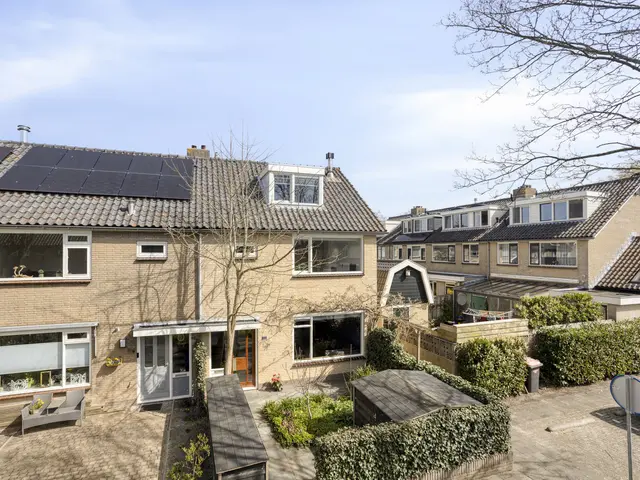 Blankertlaan 11, UITGEEST