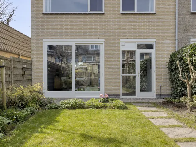 Blankertlaan 11, UITGEEST